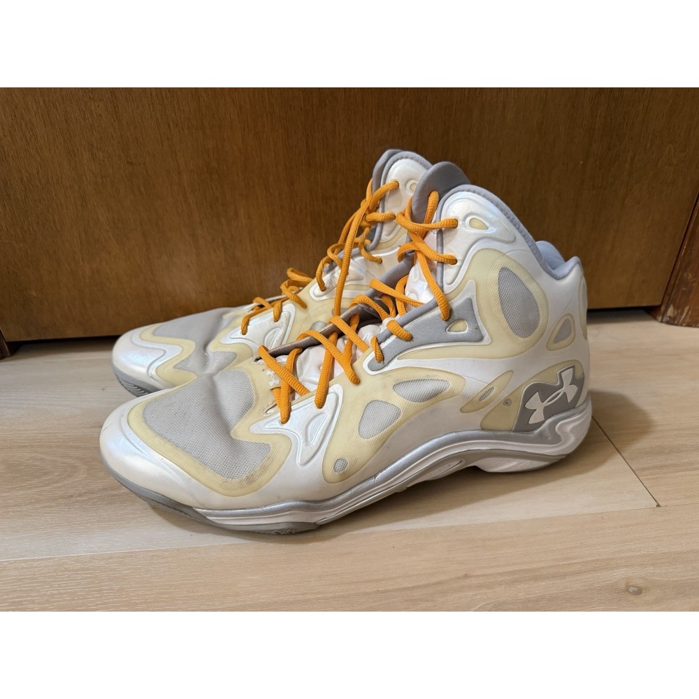 Under Armour Micro G Anatomix Spawn Basketball Shoes Men's Size 15 Cream Orange